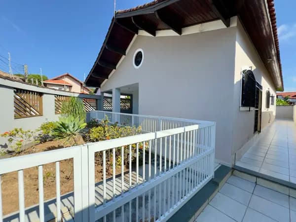 Casa 3 Quartos sendo 1 Suíte em Peruíbe, Bairro Três Marias