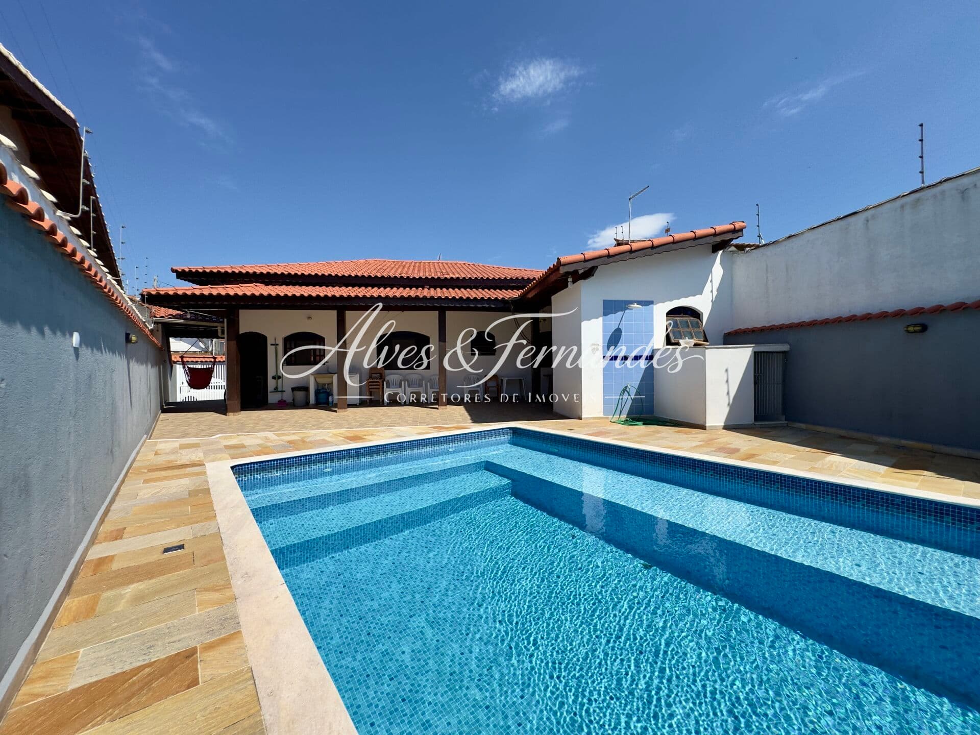 Casa com Piscina 3 Quartos sendo 1 Suíte em Peruíbe, Bairro Cidade Nova Peruíbe
