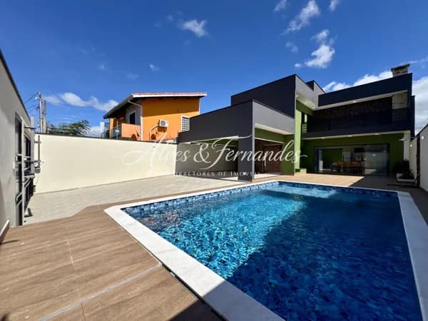 Casa com Piscina 4 Quartos sendo 1 Suíte em Peruíbe, Bairro Nova Peruíbe