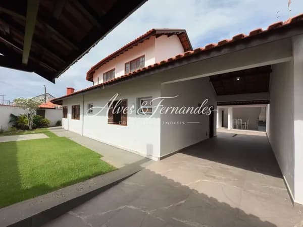 Casa 5 Quartos sendo 4 Suítes em Peruíbe, Bairro Parque Turístico