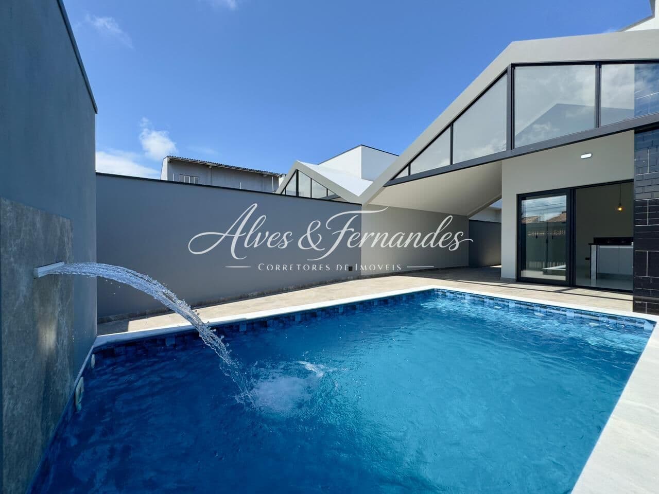 Casa com Piscina, 2 Quartos sendo 1 Suíte em Peruíbe, Bairro Park D'aville