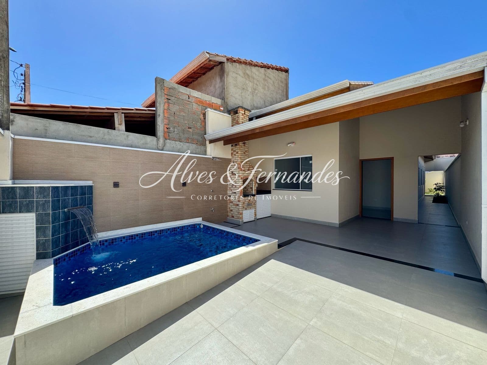 Casa com Piscina, 3 Quartos, sendo 1 Suíte em Peruíbe, Bairro Park D'aville