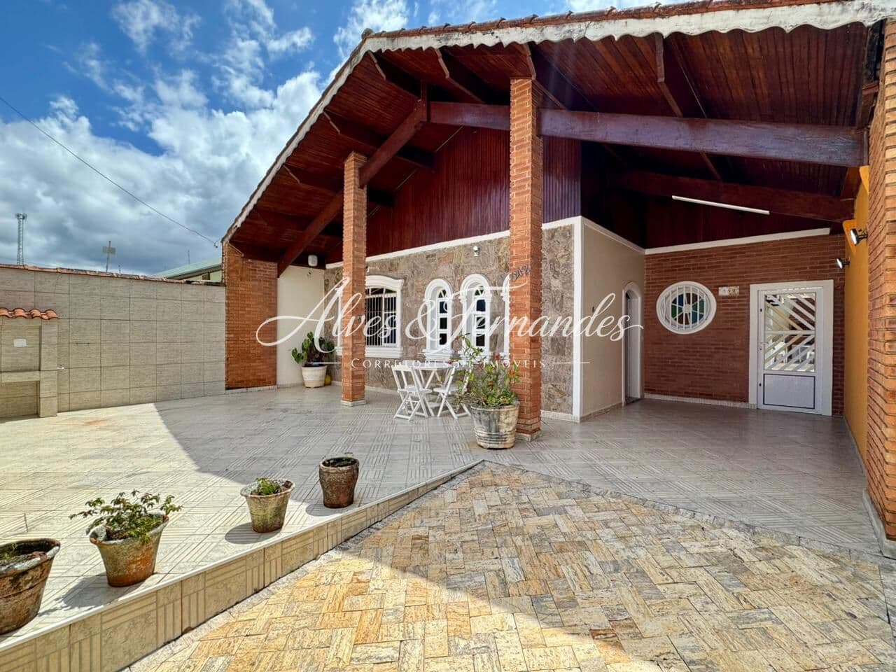 Casa 3 Quartos, sendo 1 Suíte em Peruíbe, Bairro Oásis