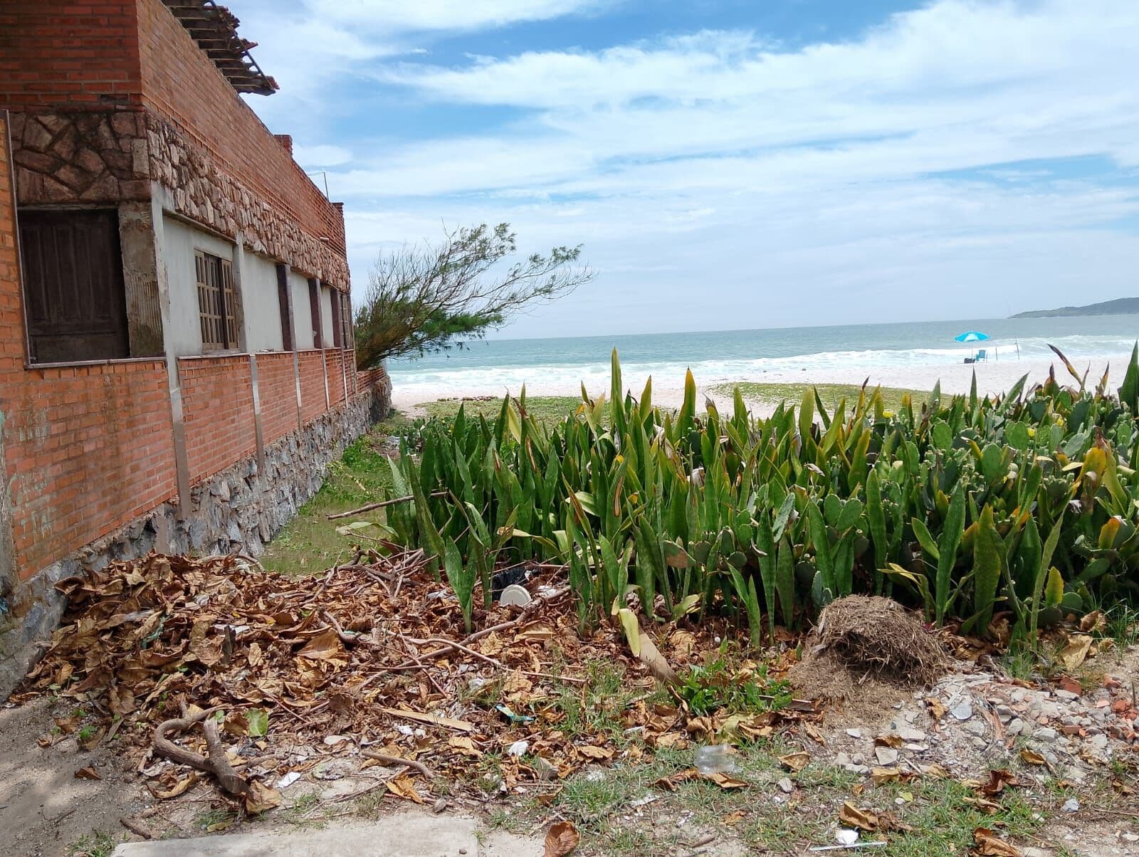 CASA Nº 10, MAIS DOIS LOTES