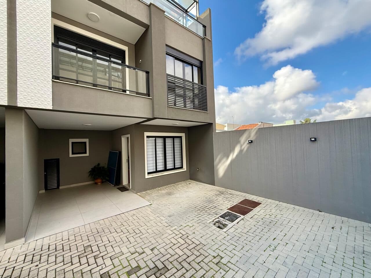 Sobrado Alto Padrão no Hauer l 3 Quartos l Suíte l 3 Vagas l Terraço com Hidro