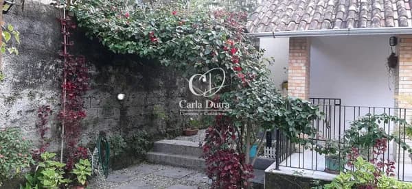 Chalé em Penedo | Alto da Serra | 1 Quarto + 2 Banheiros | Condomínio Completo