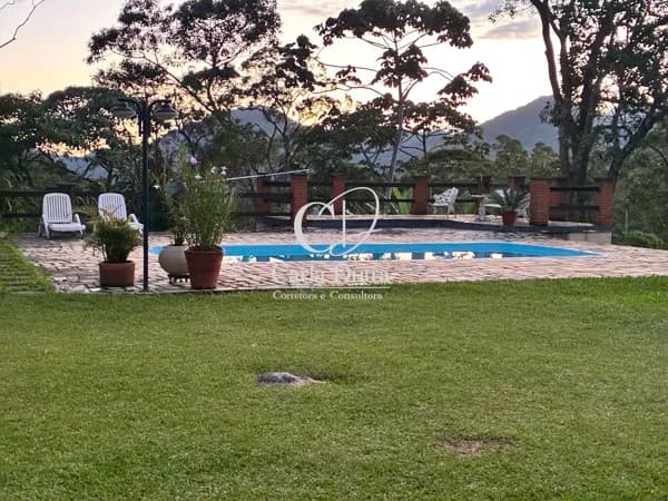 Sítio Completo na Serra em Resende | 3 Hectares | Estrutura para Cavalos + Casa Sede + Piscina