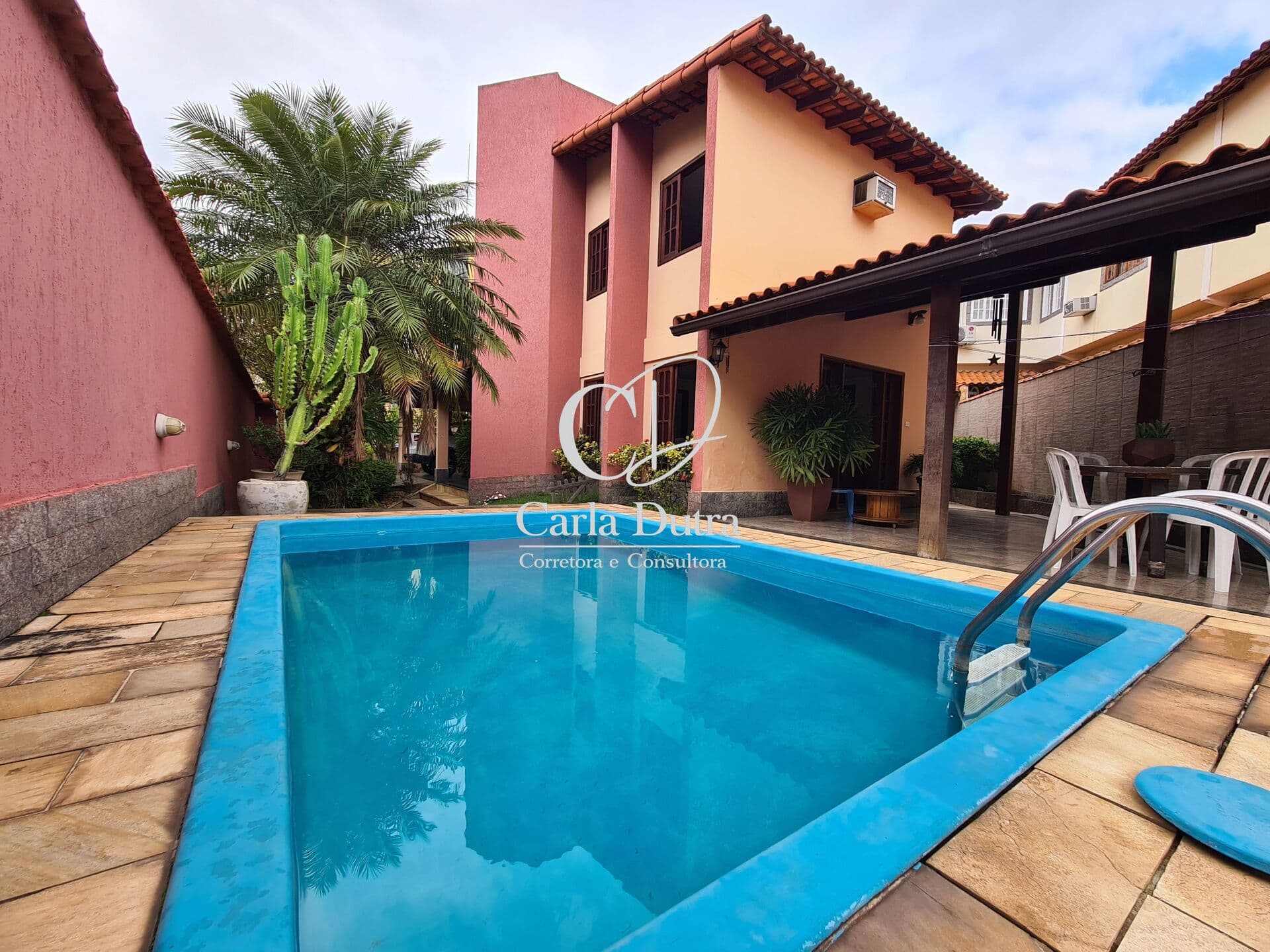 Casa Ampla e ventilada, com Suíte e Jardim - Excelente Acabamento