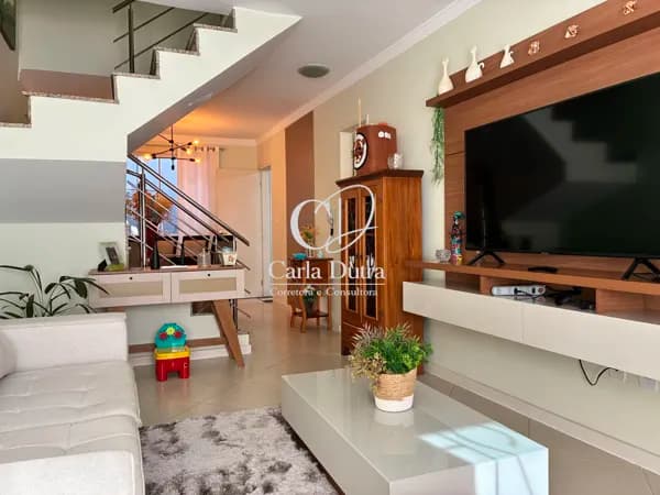 Casa Duplex de Alto Padrão no Morada da Colina com Energia Solar e Planejados