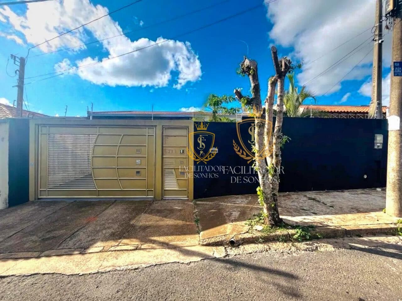 OPORTUNIDADE — CASA COMPLETA COM EDÍCULA NO CAVALLARI