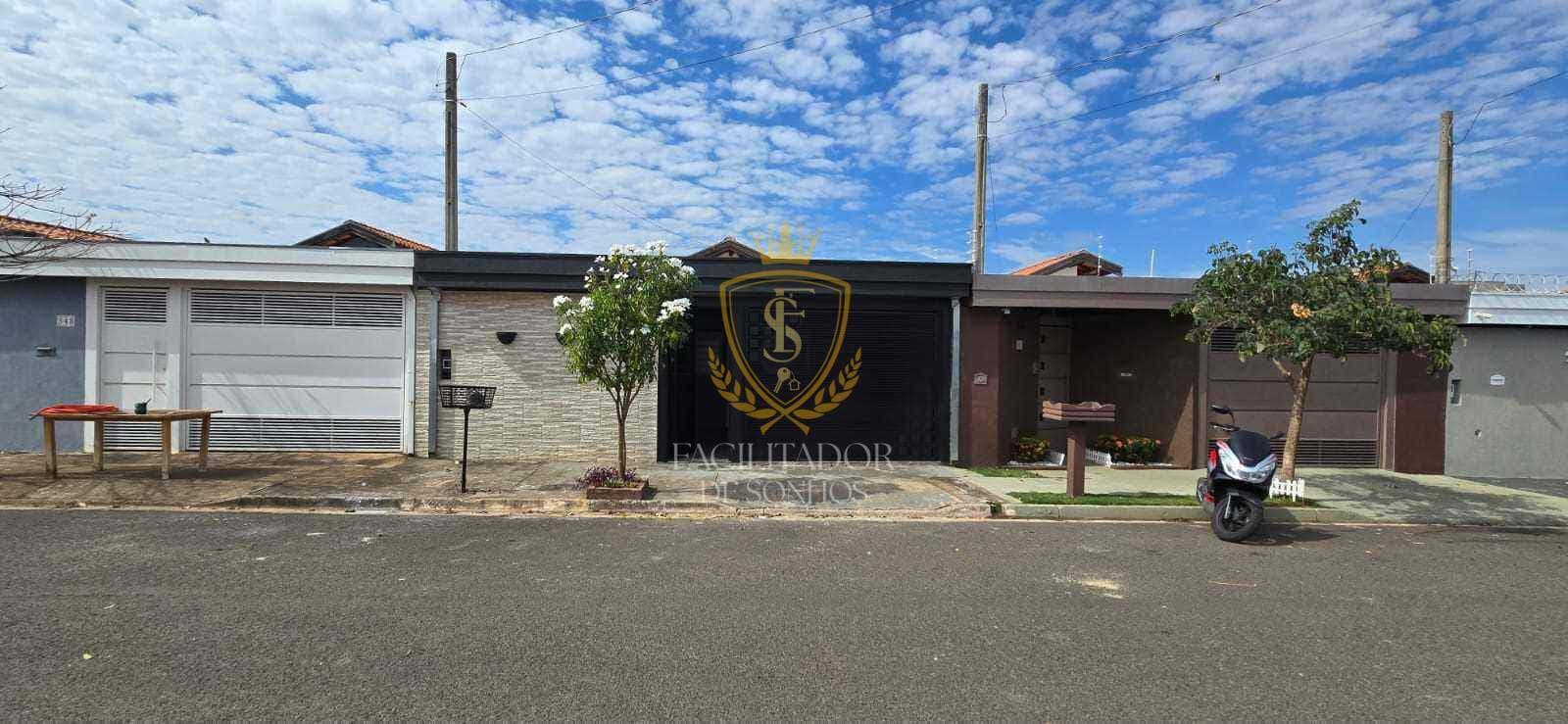 CASA REFORMADA COM EDÍCULA – ÓTIMA OPORTUNIDADE