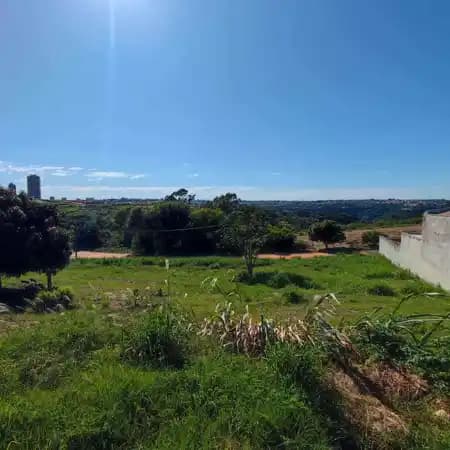 Terreno à venda no bairro Jardim Acapulco em Marília/SP