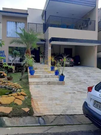Casa à venda no bairro Jardim Alvorada em Marília/SP