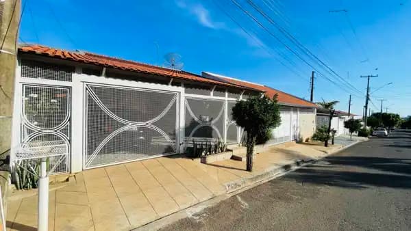 Casa à venda no bairro Parque Residencial Julieta em Marília/SP