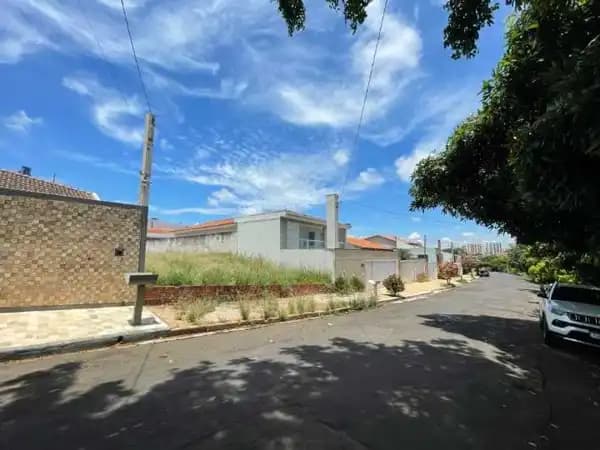 Terreno à venda no bairro Jardim Santa Antonieta em Marília/SP