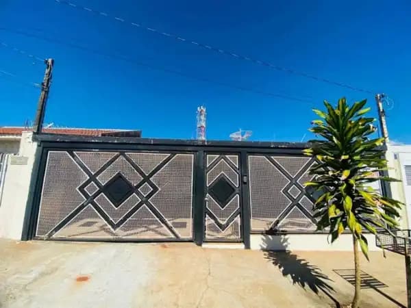 Casa à venda no bairro Parque São Jorge em Marília/SP