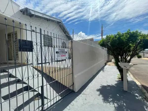 Casa à venda no bairro Palmital em Marília/SP