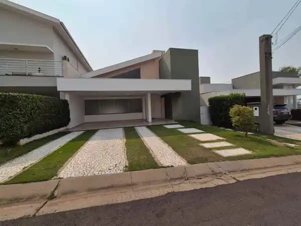 Casa à venda no bairro Jardim Alvorada em Marília/SP