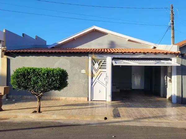 Casa à venda no bairro Jardim Califórnia em Marília/SP