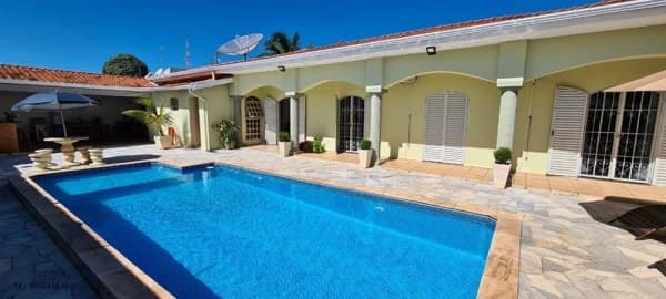 Casa à venda no bairro Jardim Eldorado em Marília/SP