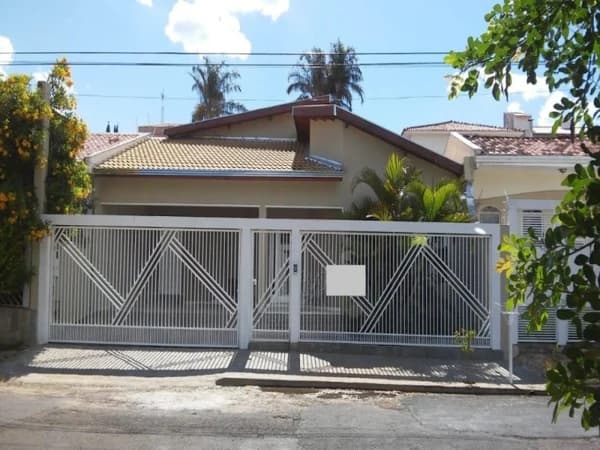 Casa à venda no bairro Jardim Maria Izabel em Marília/SP