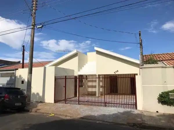 Casa à venda no bairro Jardim Aparecida Nasser em Marília/SP