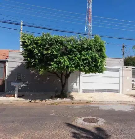 Casa à venda no bairro Jardim América em Marília/SP