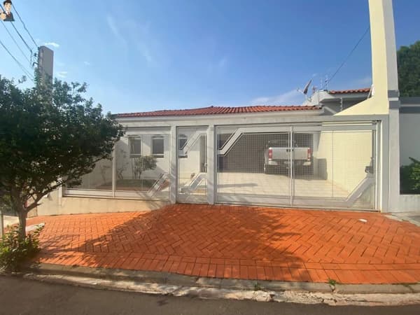 Casa à venda no bairro Jardim Alvorada em Marília/SP