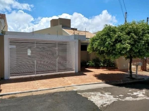 Casa à venda no bairro Jardim Riviera em Marília/SP