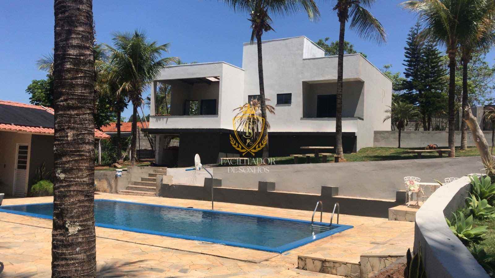 LINDO IMOVEL NO CONDOMÍNIO SERRA DOURADA