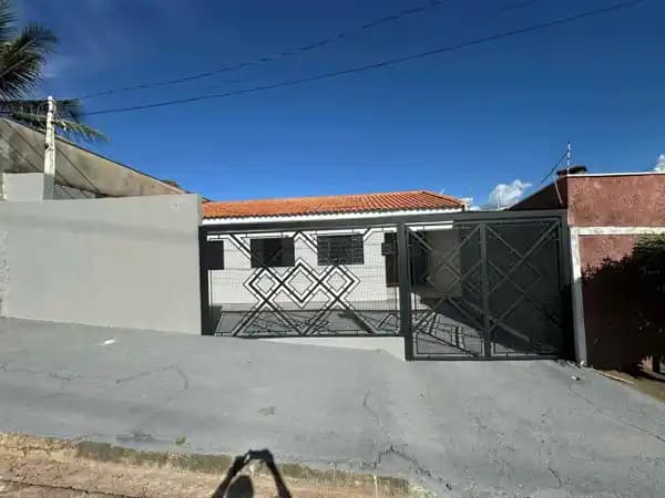 Casa à venda no bairro Jardim Santa Antonieta em Marília/SP