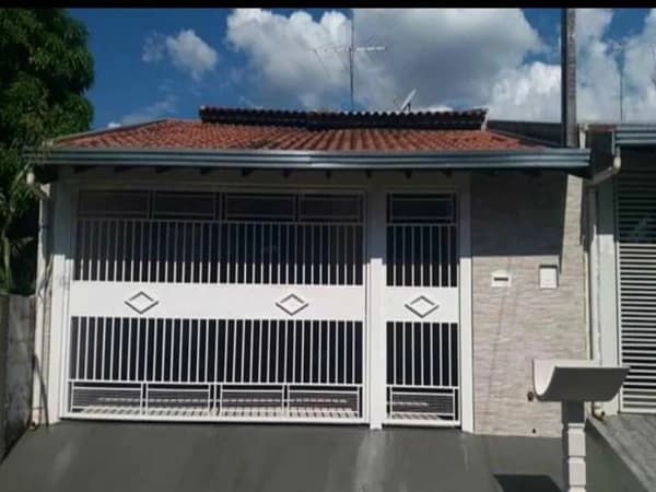 Casa à venda no bairro Parque Cecap Aeroporto em Marília/SP