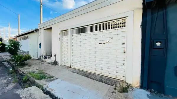 Casa à venda no bairro Parque Nova Almeida em Marília/SP