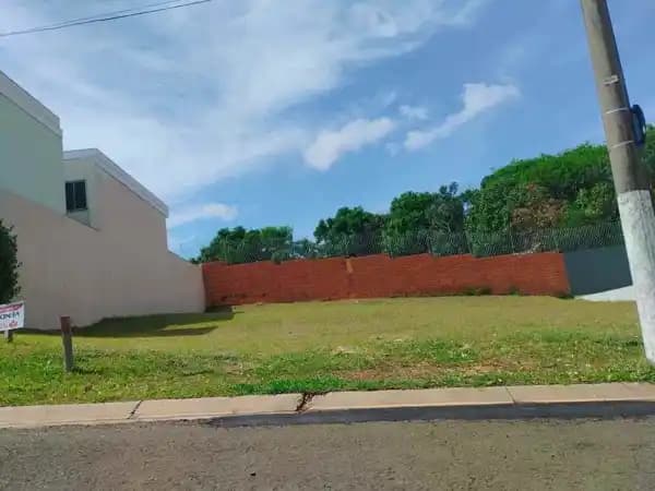 Terreno à venda no bairro Jardim Alvorada em Marília/SP