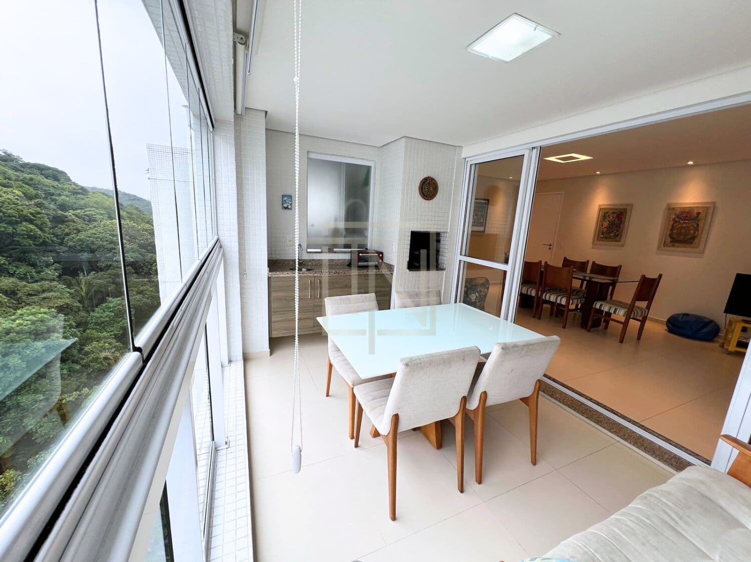 Apartamento mobiliado com varanda gourmet e lazer completo em Pitangueiras – 80m², 2 vagas e 2 dormitórios