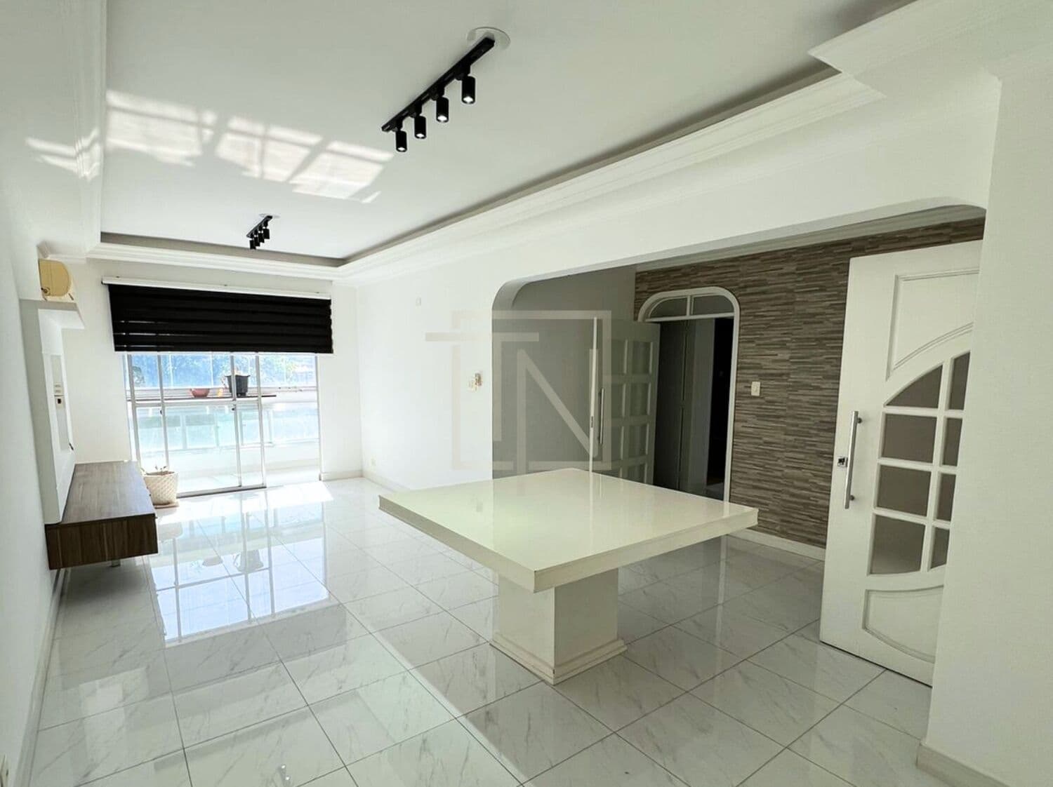 Apartamento Reformado de 98m² com 3 dormitórios - Astúrias