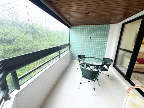 Apartamento Reformado em Pitangueiras – 03 Dormitórios, 02 Vagas e a Apenas 30 metros da Praia!