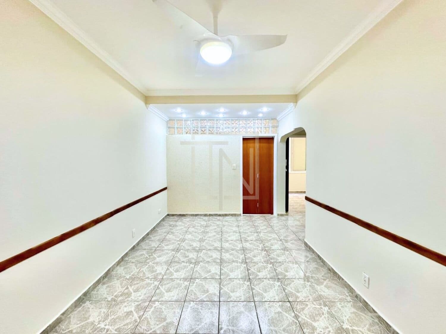 Apartamento Reformado com 2 Dormitórios com 60 m² – Pitangueiras