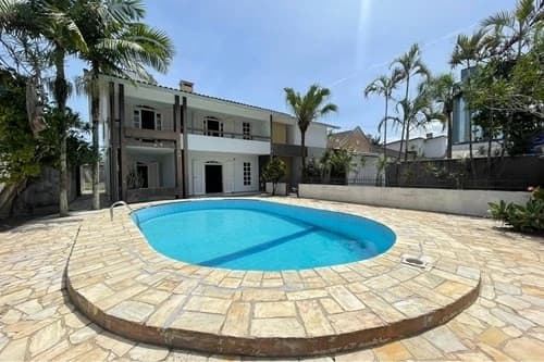 Casa à venda no bairro Centro em Araranguá/SC