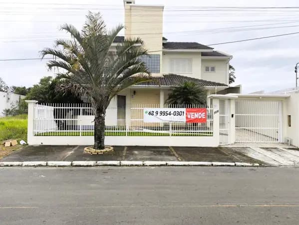 Casa à venda no bairro Jardim das Avenidas em Araranguá/SC