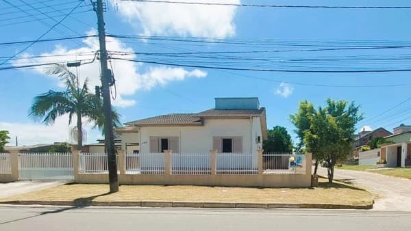 Casa à venda no bairro Coloninha em Araranguá/SC