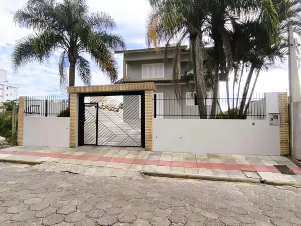 Casa à venda no bairro Cidade Alta em Araranguá/SC
