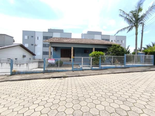 Casa à venda no bairro Coloninha em Araranguá/SC