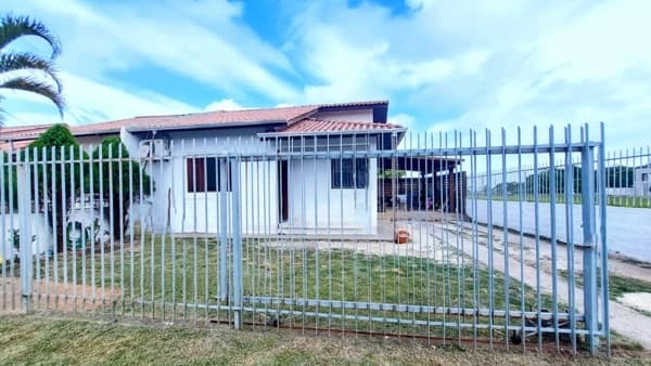 Casa à venda no bairro Coloninha em Araranguá/SC