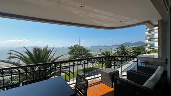 Exclusivo Apartamento na Beira-Mar Norte: 3 Suítes, 6 Sacadas e Vista Deslumbrante