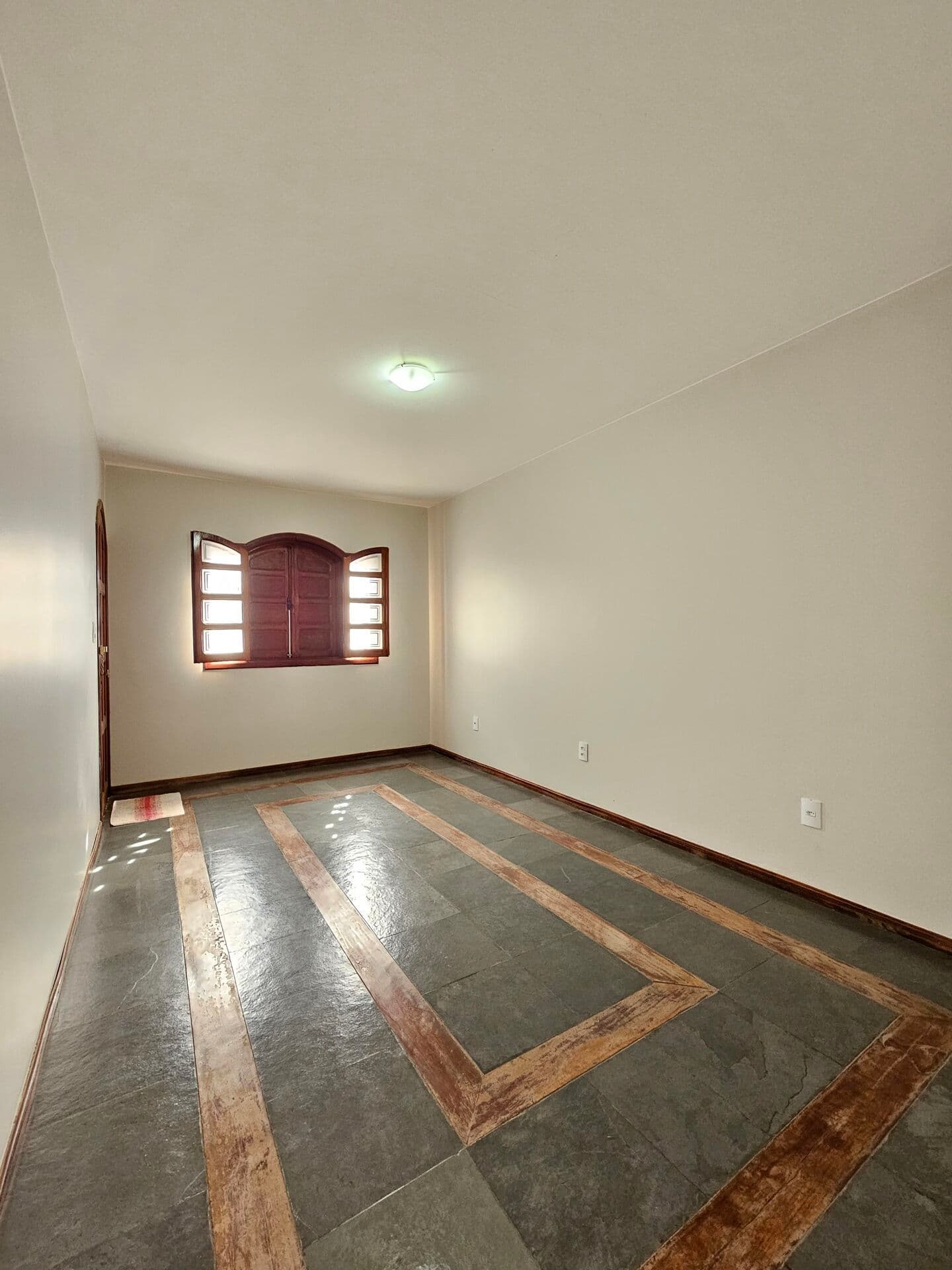 Casa à Venda no Jardim América em Patos de Minas com 4 Quartos, Suíte e Banheira