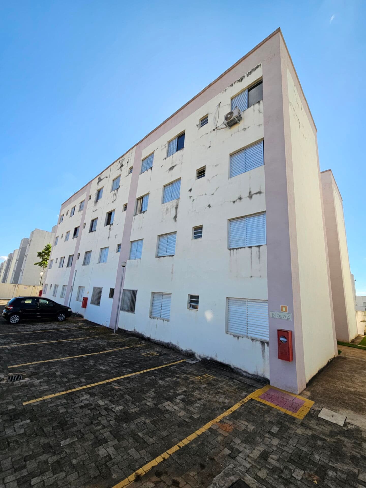 Apartamento para Alugar no Bairro Ipanema em Patos de Minas com 2 Quartos e Área de Churrasco