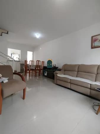 CASA EM CONDOMINIO FECHADO