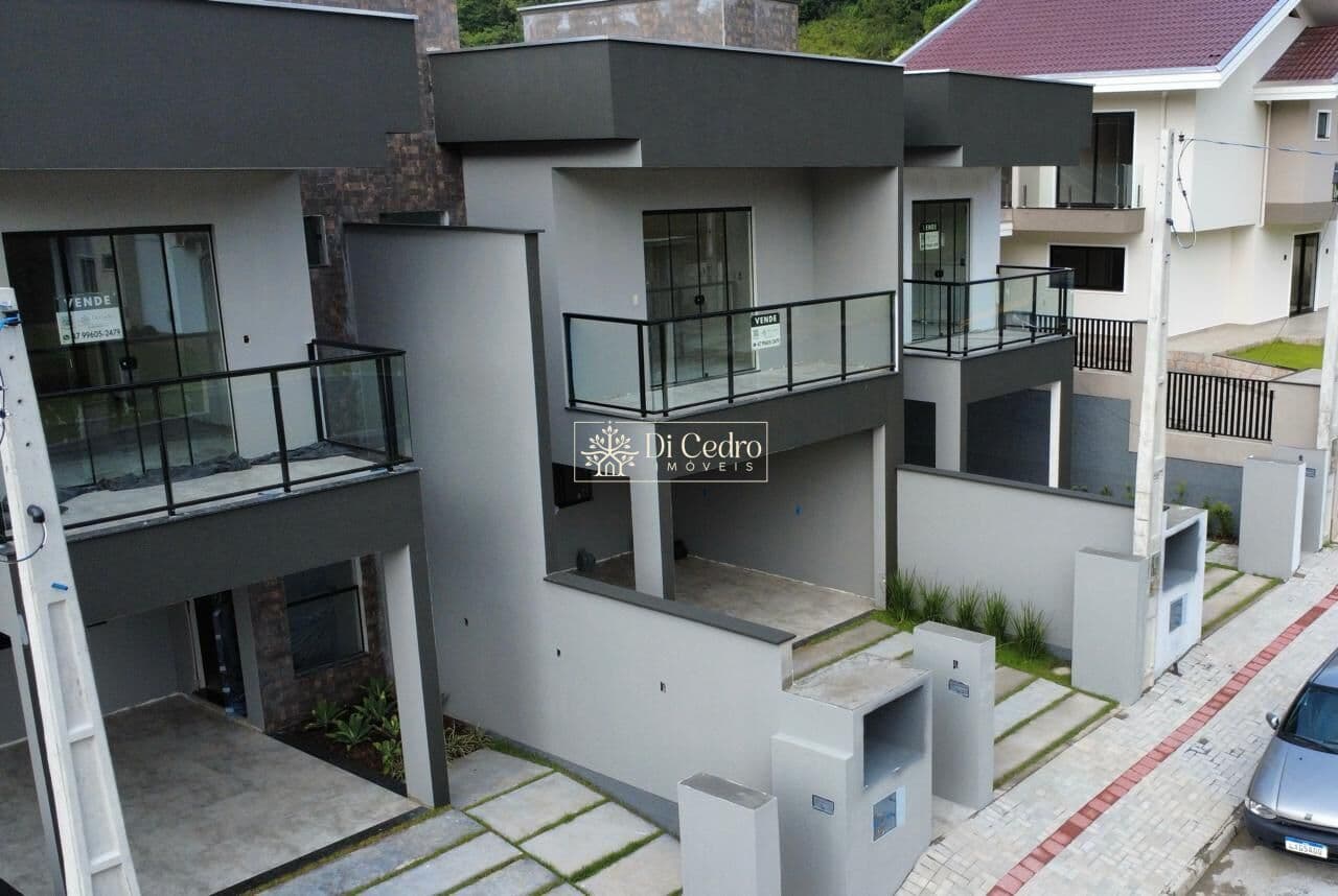Lindo sobrado novo e moderno em Pomerode SC