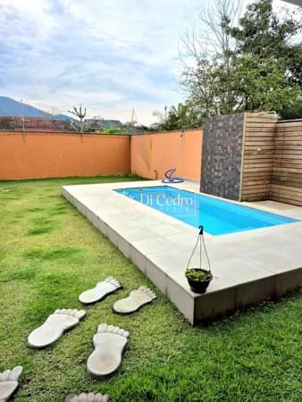 🌟 Lindo sobrado com piscina à venda no bairro Divinéia – Rio dos Cedros